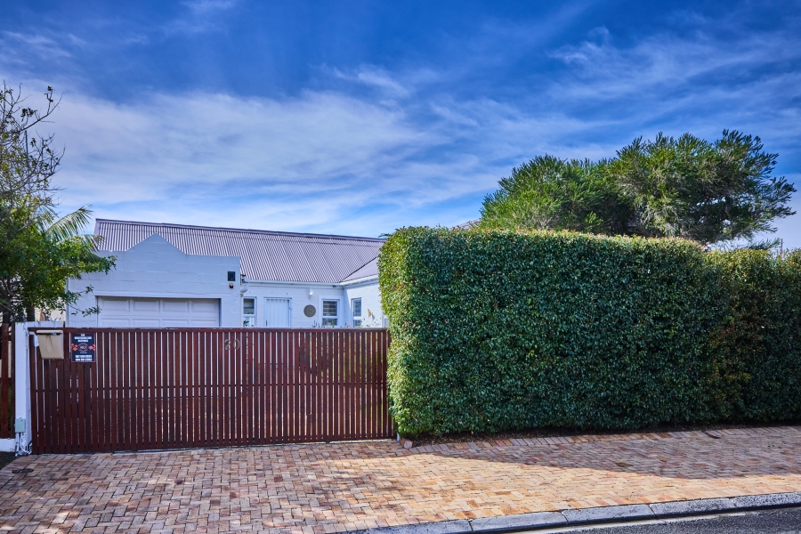 3 Bedroom Property for Sale in Milkwood Park Western Cape